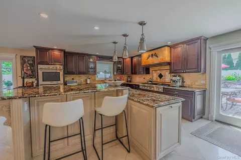Kitchen - 8 Feather Ln, Commack, NY 11725 photo 4 of 7