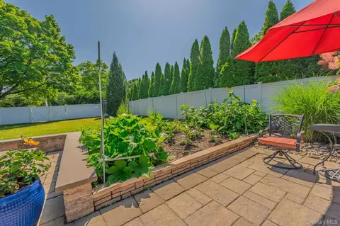 Exterior - 8 Feather Ln, Commack, NY 11725 photo 9 of 13