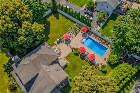 View/Area - 8 Feather Ln, Commack, NY 11725 photo 5 of 8