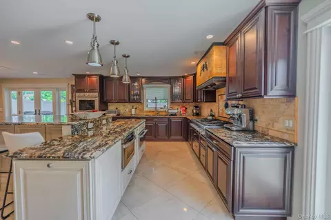 Kitchen - 8 Feather Ln, Commack, NY 11725 photo 5 of 7