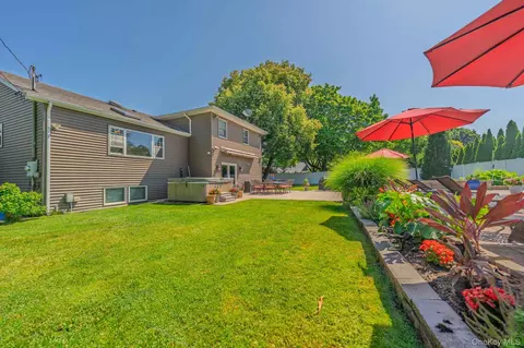 Exterior - 8 Feather Ln, Commack, NY 11725 photo 10 of 13