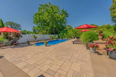 Exterior - 8 Feather Ln, Commack, NY 11725 photo 5 of 13