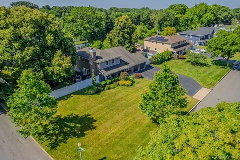 View/Area - 8 Feather Ln, Commack, NY 11725 photo 2 of 8