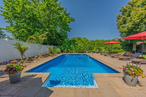 Exterior - 8 Feather Ln, Commack, NY 11725 photo 6 of 13