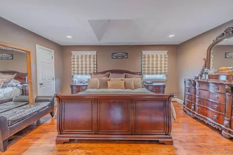 Bedroom - 8 Feather Ln, Commack, NY 11725 photo 2 of 5