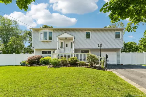 22 Liberty Ave, Selden, NY 11784