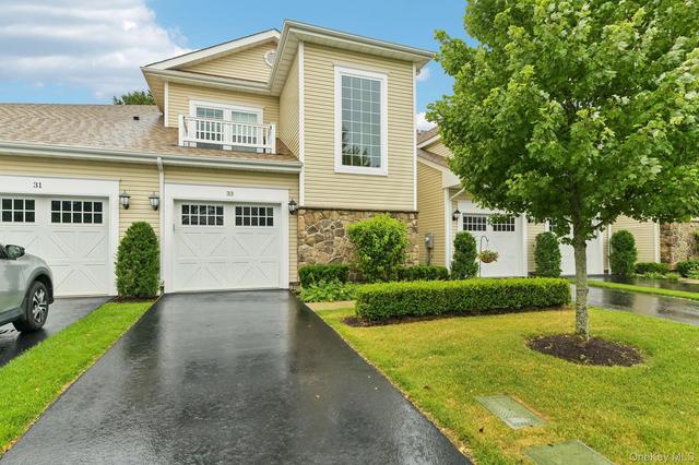 33 Greentree Ct, Shirley, NY 11967