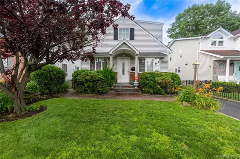 54 Edgewood Rd, North Hempstead, NY 11050
