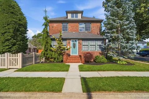 2063 Walnut St, Baldwin, NY 11510