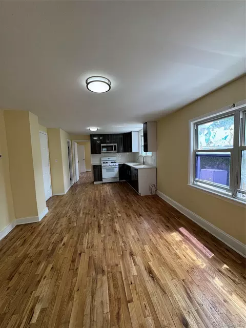 21114 46th Ave, New York, NY 11361