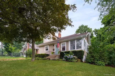 26 Fairmount St, Huntington, NY 11743