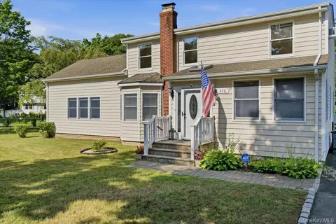 498 Miller Place Rd, Miller Place, NY 11764