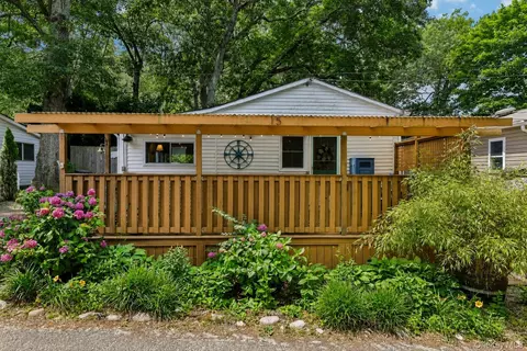 15 Whalers Path, Calverton, NY 11933
