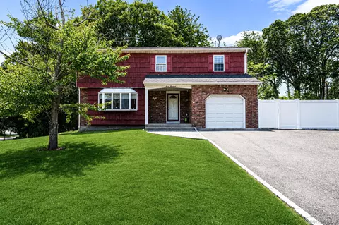 300 Browns Rd, Nesconset, NY 11767
