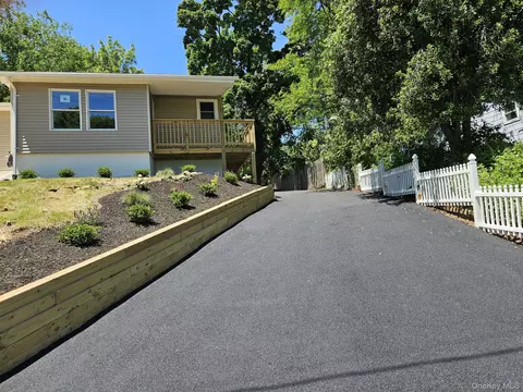 19 Dykes Park Rd, Clarkstown, NY 10954