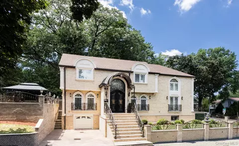 82-20 141st St, Jamaica, NY 11435