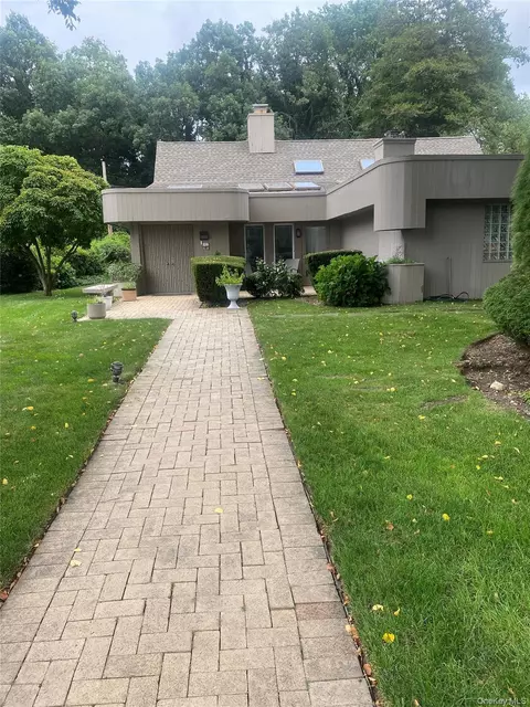 57 Parkway Dr, North Hempstead, NY 11577