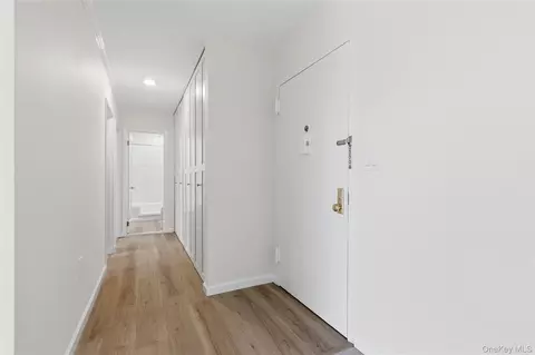 Entry Way - 1 Lakeview Dr #6S, Peekskill, NY 10566 photo 1 of 2