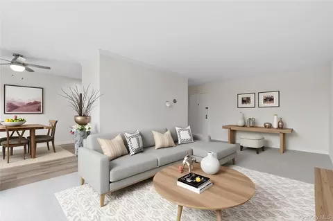 Living - 1 Lakeview Dr #6S, Peekskill, NY 10566 photo 3 of 9