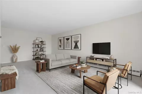 Living - 1 Lakeview Dr #6S, Peekskill, NY 10566 photo 5 of 9