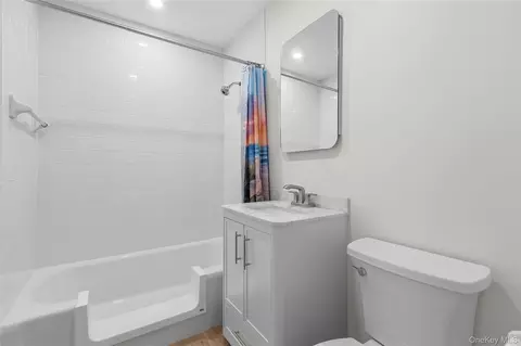 Bath - 1 Lakeview Dr #6S, Peekskill, NY 10566 photo 1 of 1