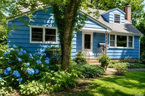 38 Maple Ave, Locust Valley, NY 11560