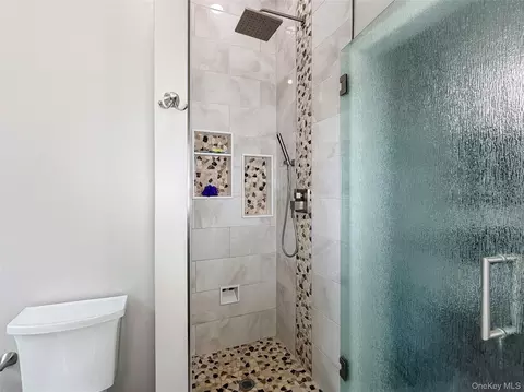 Bath - 201 Windsor Rd, Fishkill, NY 12524 photo 3 of 4