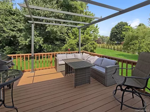 Exterior - 201 Windsor Rd, Fishkill, NY 12524 photo 3 of 4