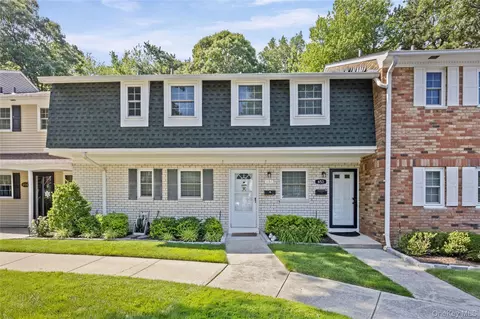 654 Village Dr #654, Hauppauge, NY 11788