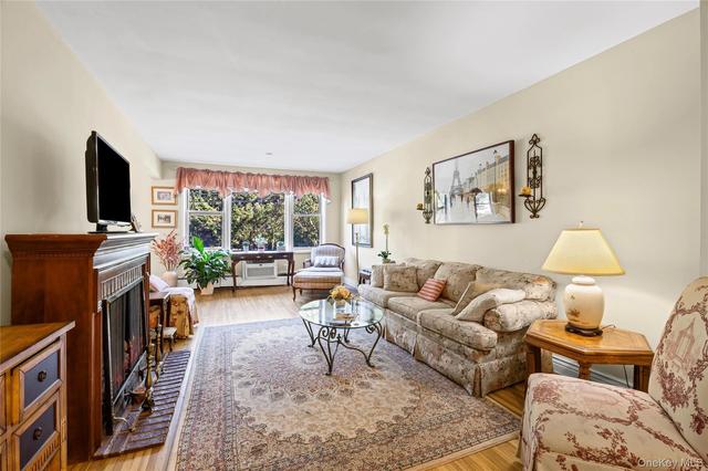 120 Morris Ave #B5, Rockville Centre, NY 11570