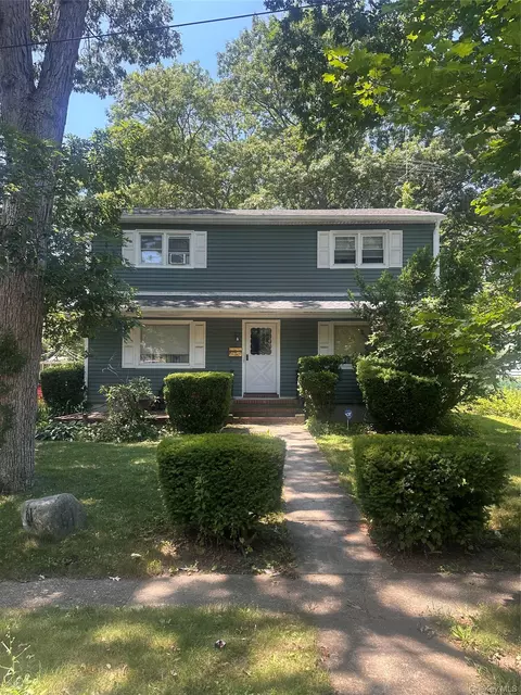 61 11th Ave, Huntington Station, NY 11746