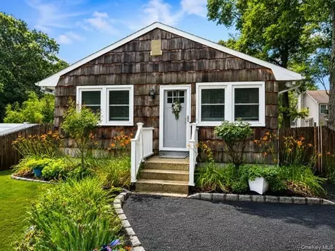 12 Oak St, Centereach, NY 11720