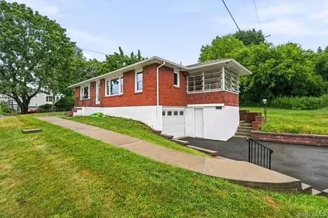 86 Orchard St, Marlboro, NY 12542