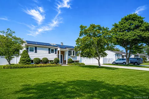 3010 Sipp Ave, Medford, NY 11763