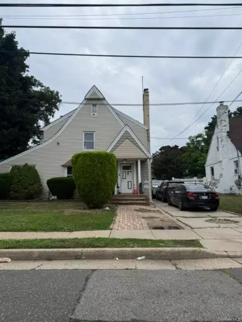 117 Warner Ave, Hempstead, NY 11550