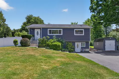 76 Surrey Rd, Chester, NY 10918