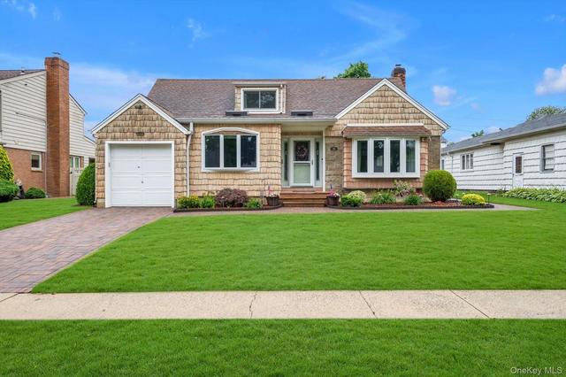 26 Patton Blvd, North Hempstead, NY 11040