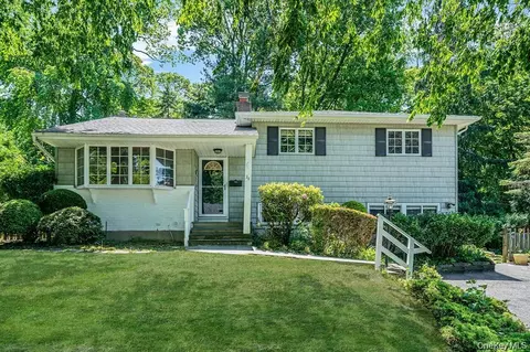 34 Gristmill Ln, Huntington, NY 11743