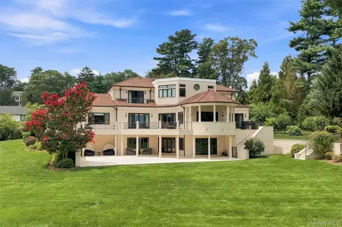 900 W Shore Rd, Oyster Bay, NY 11771