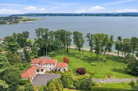 900 W Shore Rd, Oyster Bay, NY 11771