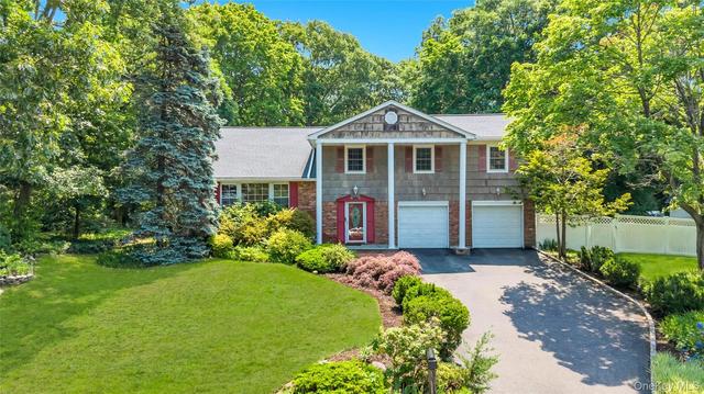 3 Spruce Cir, Farmingville, NY 11738