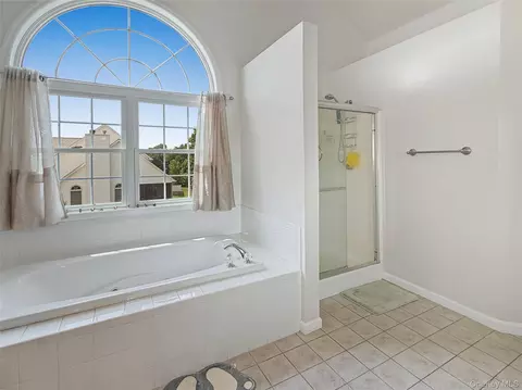 Bath - 43 Regency Dr, Poughkeepsie, NY 12603 photo 3 of 3