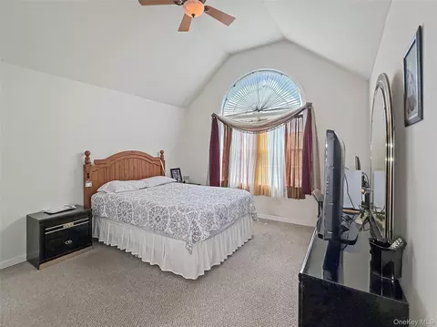 Bedroom - 43 Regency Dr, Poughkeepsie, NY 12603 photo 2 of 3