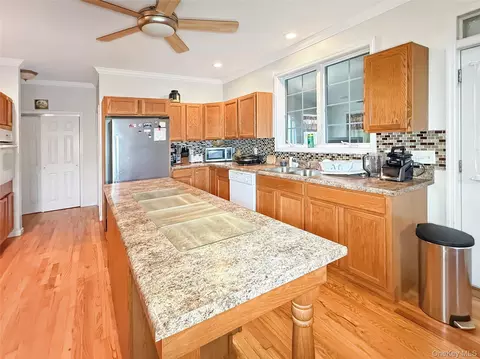 Kitchen - 43 Regency Dr, Poughkeepsie, NY 12603 photo 2 of 3