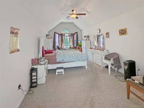 Bedroom - 43 Regency Dr, Poughkeepsie, NY 12603 photo 3 of 3
