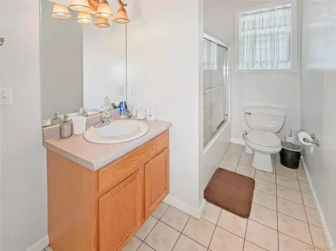 Bath - 43 Regency Dr, Poughkeepsie, NY 12603 photo 1 of 3