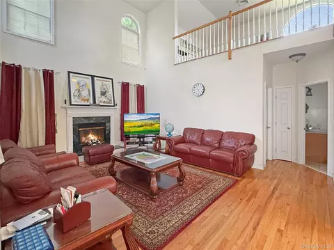 Living - 43 Regency Dr, Poughkeepsie, NY 12603 photo 2 of 6