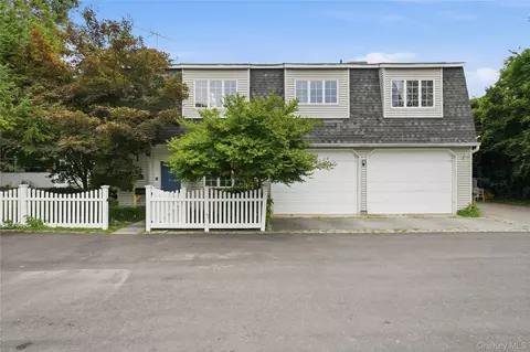 3 Finnin Pl, Bayville, NY 11709