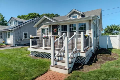 156 Fairview Ave, Bayport, NY 11705