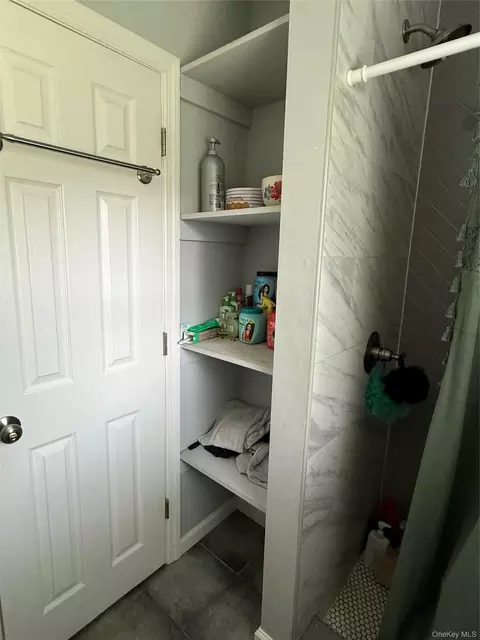 Bath - 16 Oak Ave, Riverhead, NY 11901 photo 3 of 3